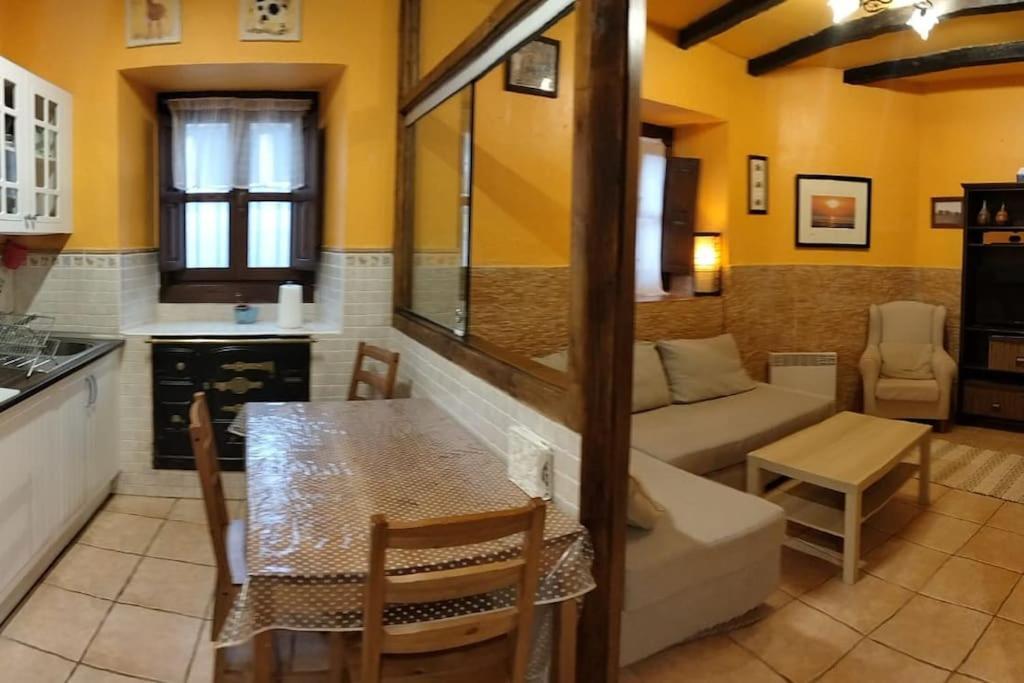 La Casina Roja - Santolaya De Cabranes Villa Arboleya Kültér fotó